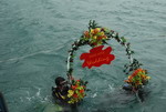 Đám cưới tập thể dưới biển Nha Trang nhân ngày 8.8.2008 